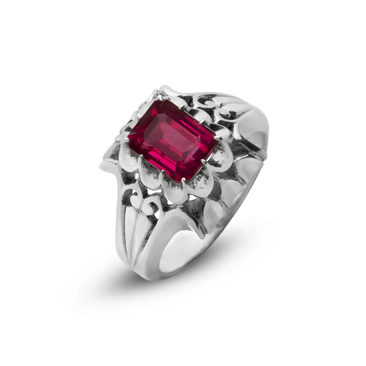 انگشتر نقره دست ساز و یاقوت سرخ طبیعی 303